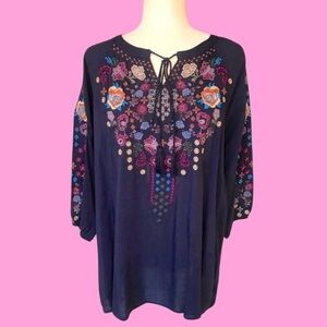 BOUTIQUE- NAVY TUNIC WITH GORGEOUS EMBROIDERY 3/4 SLEEVE